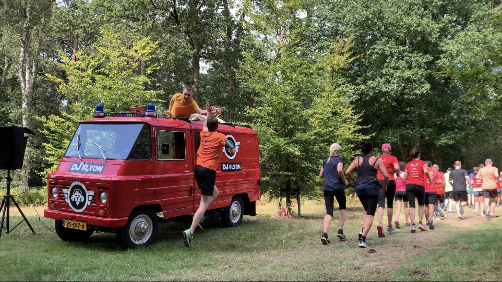 DJ Flyon zorgt voor sfeer bij evenementen