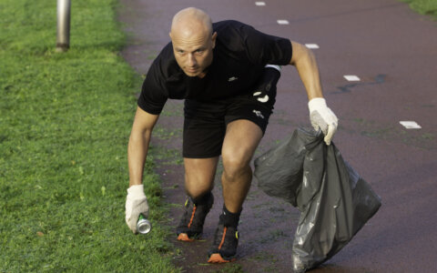 Help hardlopend zwerfvuil opruimen