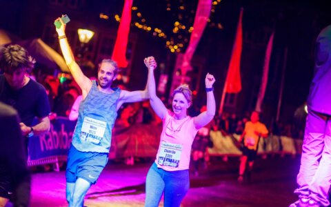 Geniet ook dit jaar van de Alkmaar City Run met een Finisher borrelpakket