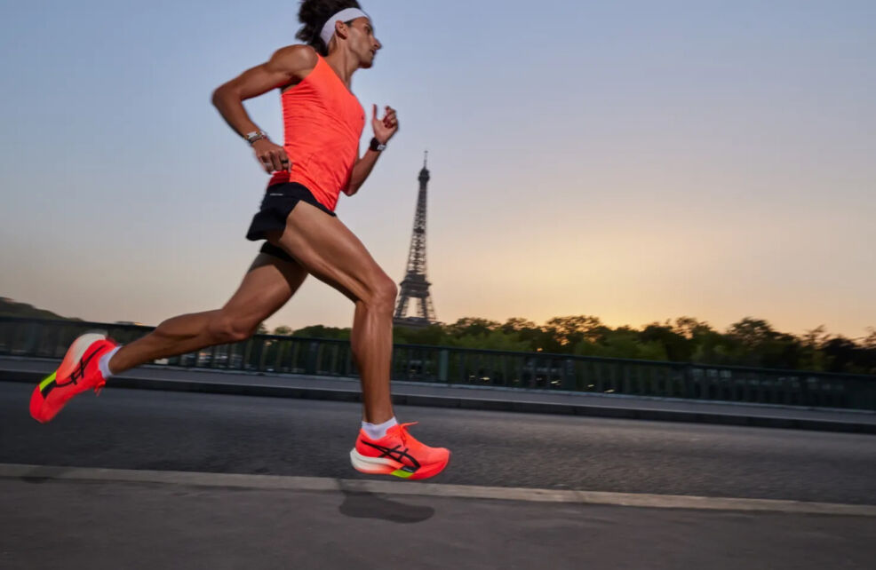 Loop je sneller op hardloopschoenen met dikke zolen en een carbonplaat?