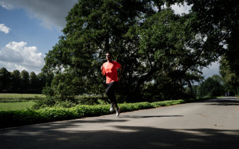 Hoe kun je zorgen dat je een gelijkmatig tempo loopt?