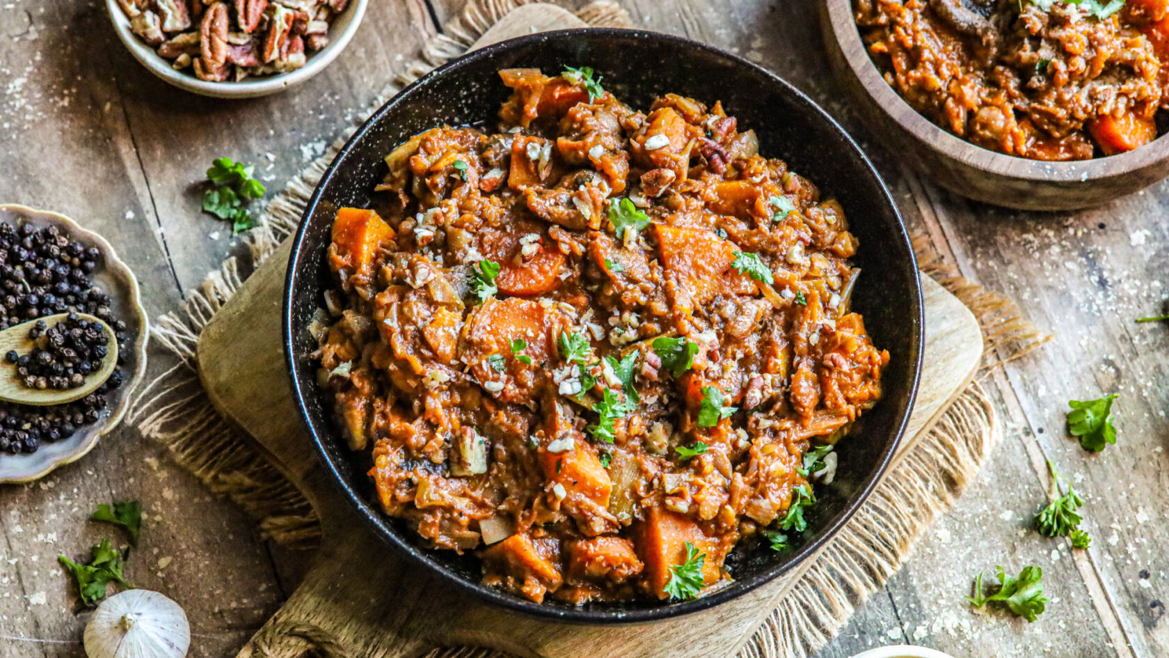 Vezelrijk stoofpotje met linzen, zoete aardappel en wortel