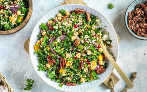 Voedzame herfstsalade met zilvervliesrijst, boerenkool en pompoen
