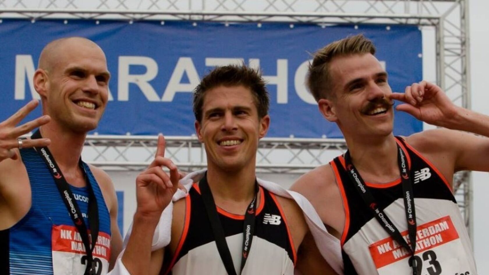 Movember: de snor van marathontopper Edwin de Vries