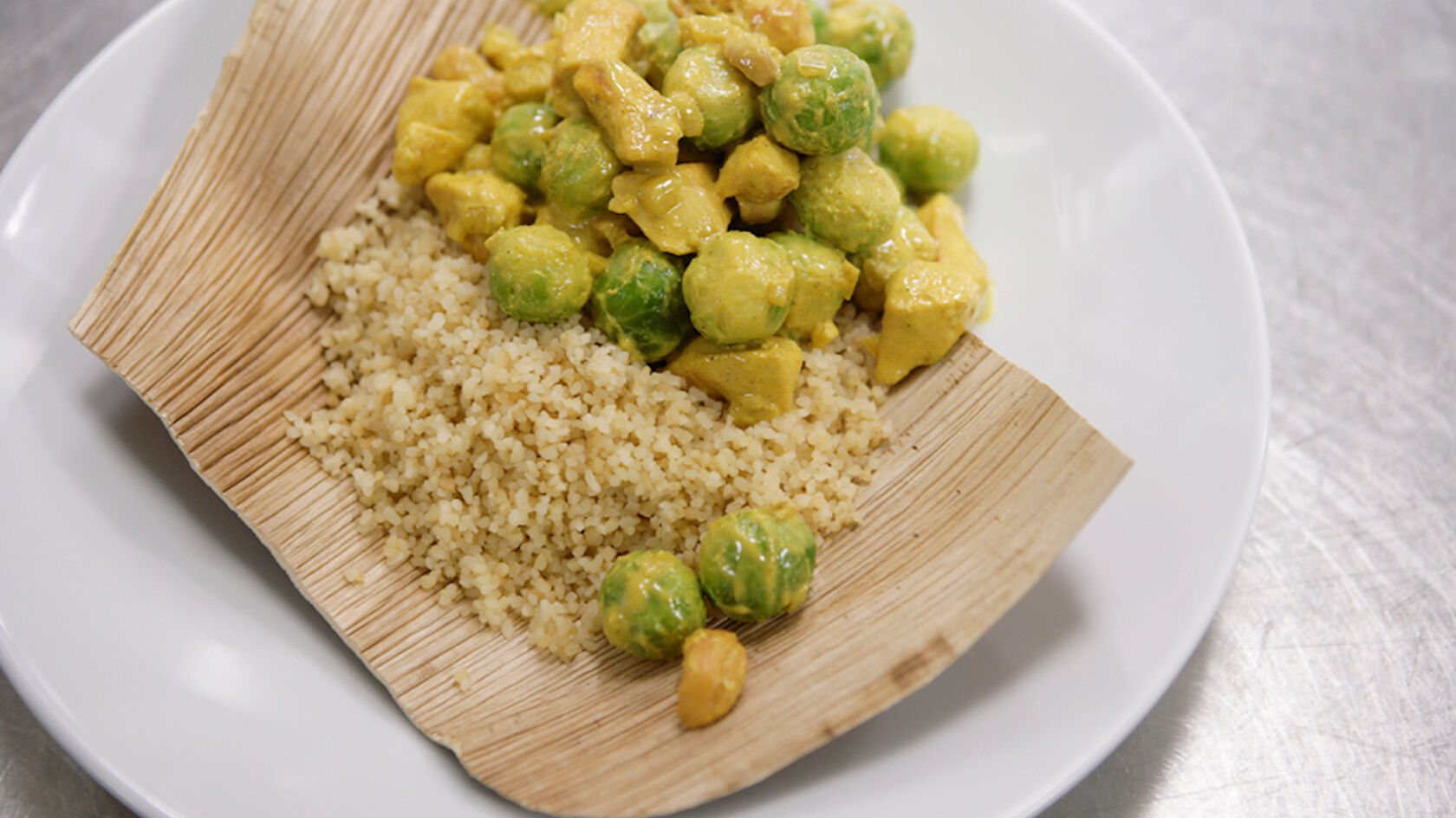 Recept: kip-cashew met spruitjes