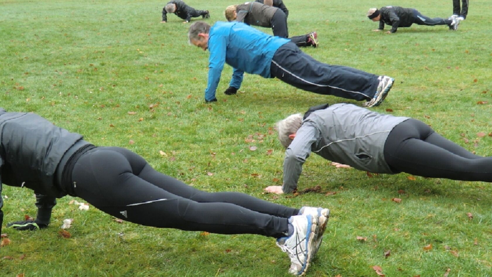 Sterke buikspieren: crunches of planken?