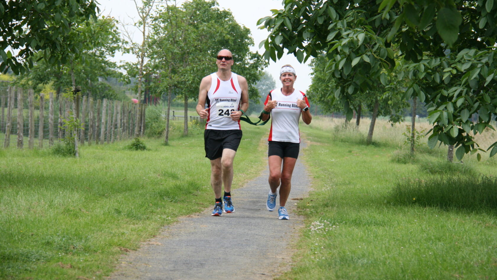 “Bij blinde hardlopers en hun buddy gaat het om vertrouwen"