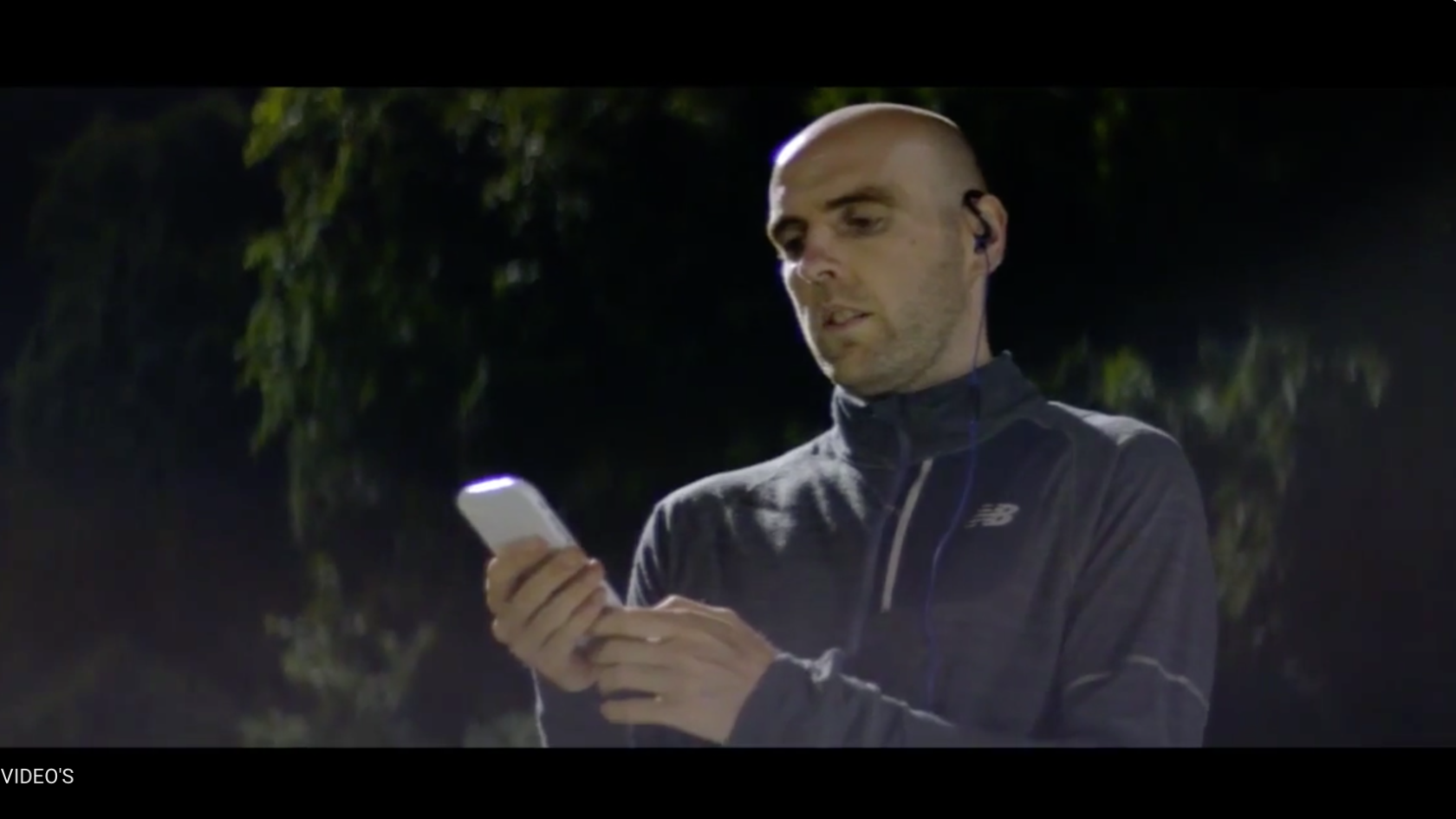 Blinde hardloper loopt New York City Marathon met slimme app