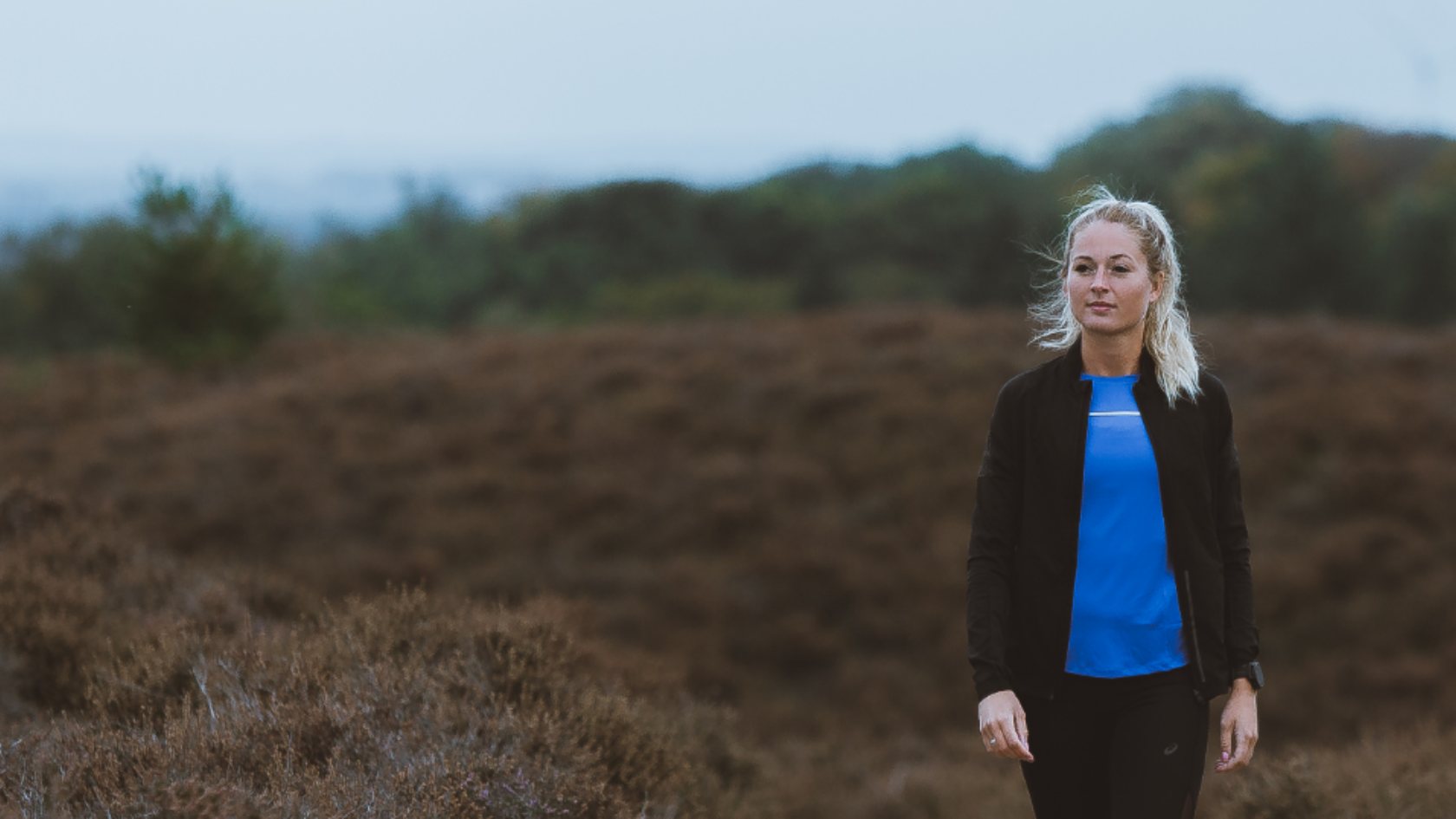 Maart roert zijn staart