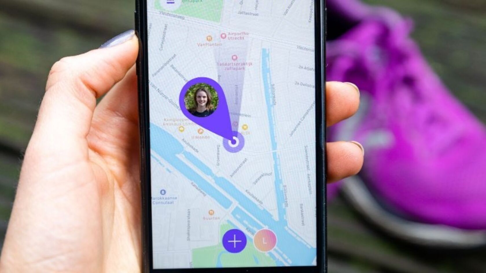 Ga nooit meer alleen op pad: deze apps houden in de gaten waar je loopt