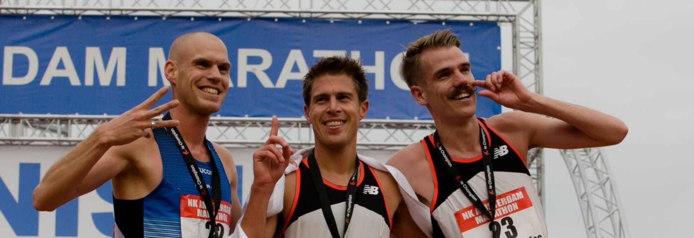 Movember: de snor van marathontopper Edwin de Vries