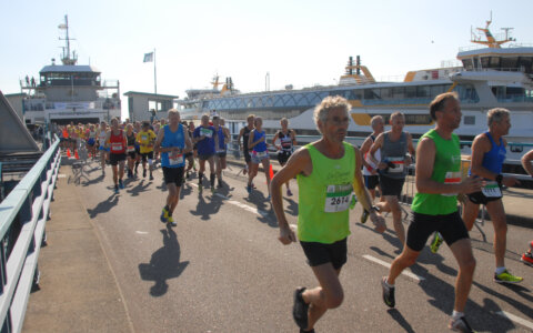 Texel Halve Marathon: unieke loop met bootstart