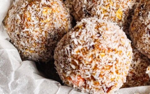 Carrot cake energy balls!
