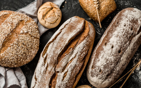 Hoe donkerder het brood, hoe beter?