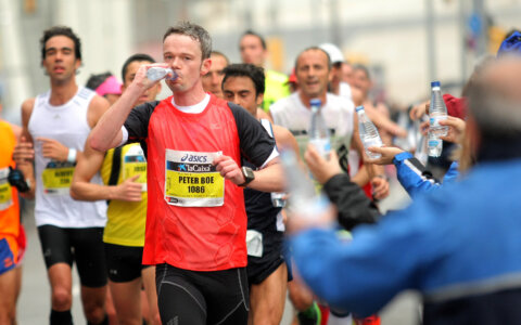 Voedingstip: eten en drinken tijdens je run, moet dat?