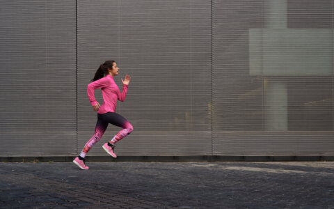 Khalid Choukoud en Ellen van Langen verkennen het Brooks 10K-parcours