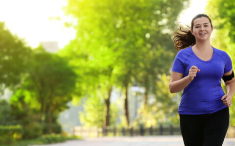De feiten en fabels over een knorrende maag