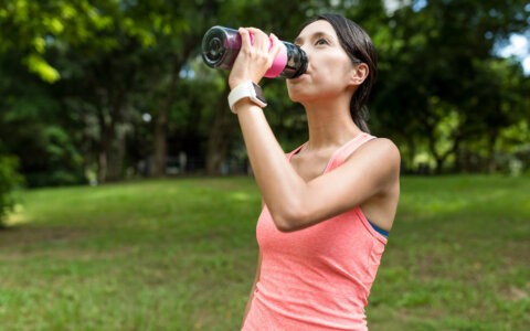 Deze app waarschuwt wanneer je moet eten of drinken