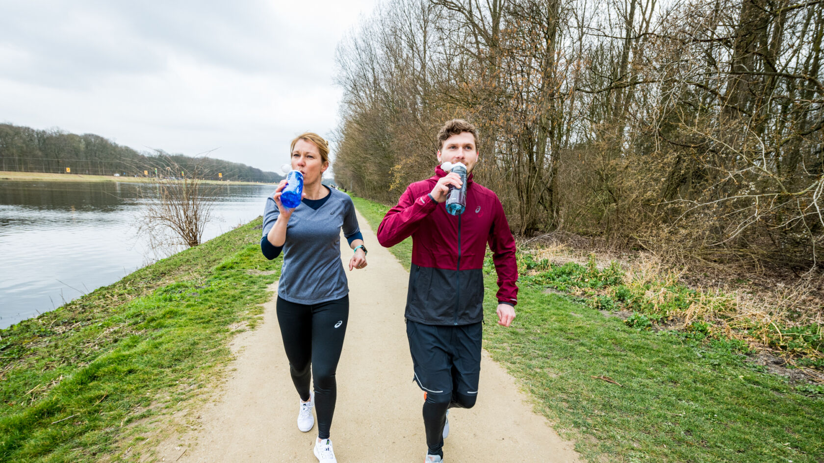 Recept voor drinken met rozemarijn en sinaasappel