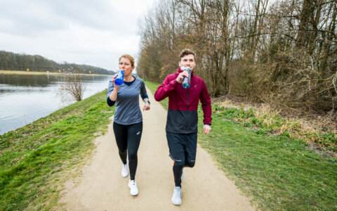 Recept voor drinken met rozemarijn en sinaasappel