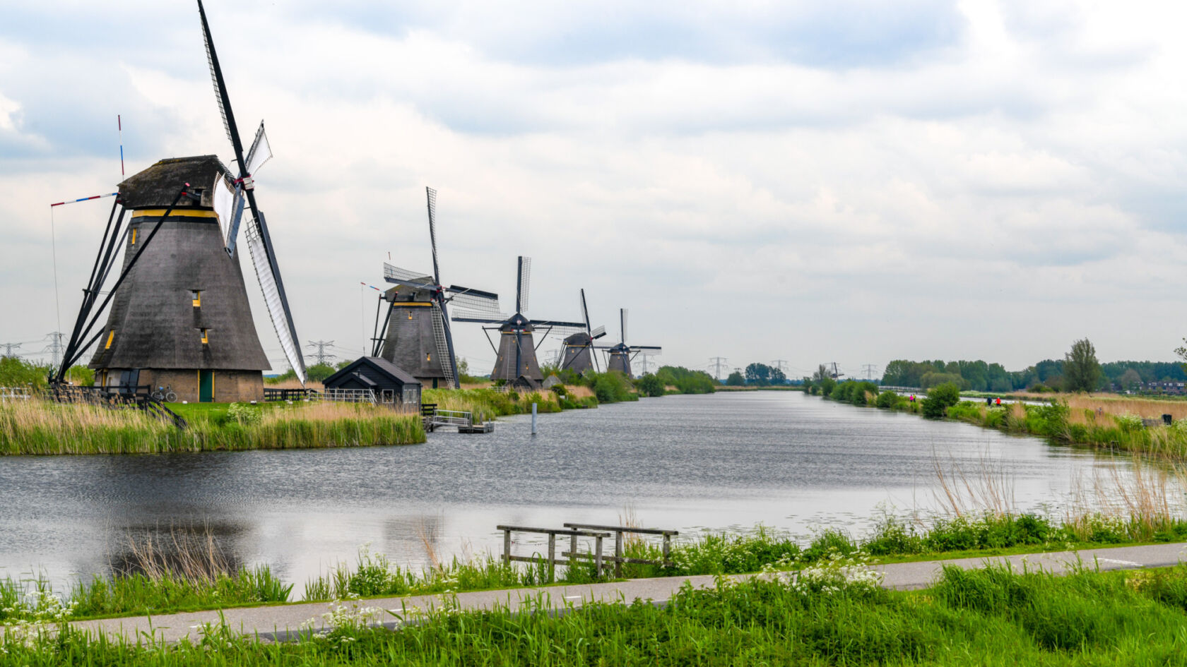 Aanschouw typisch Hollands aanzicht op de Kinderdijk