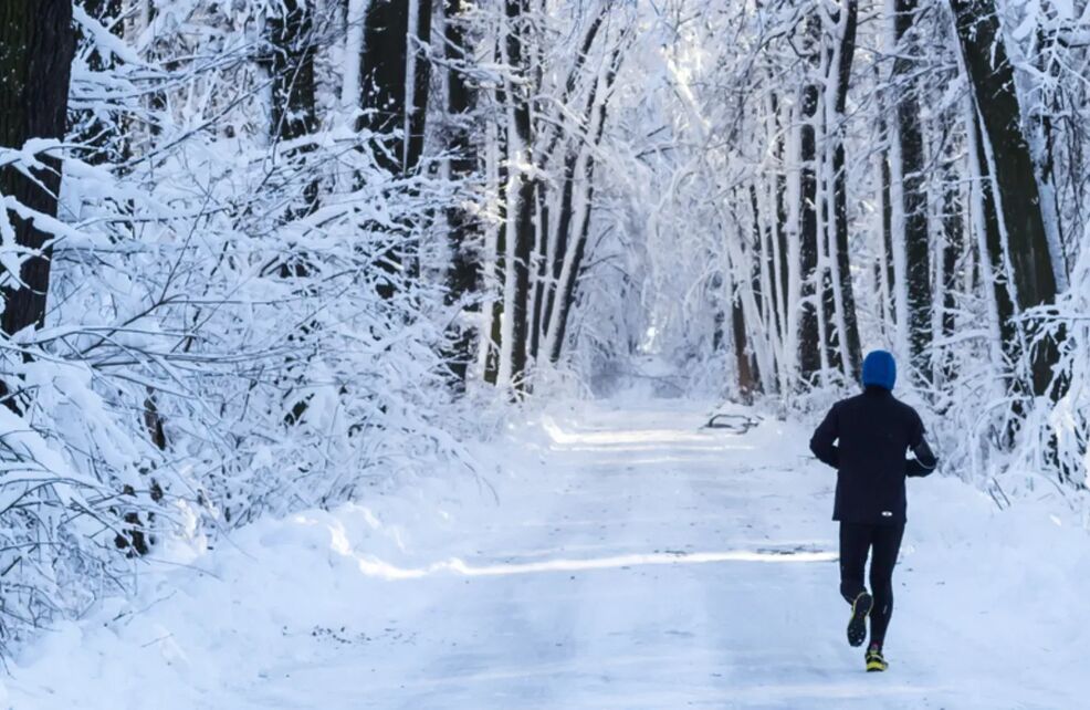 Hardlopen in de kou: zo blijf je gemotiveerd en blessurevrij in de wintermaanden